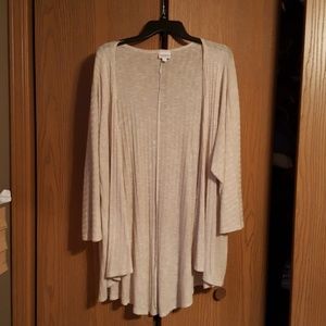 LuLaRoe medium cream Lindsay